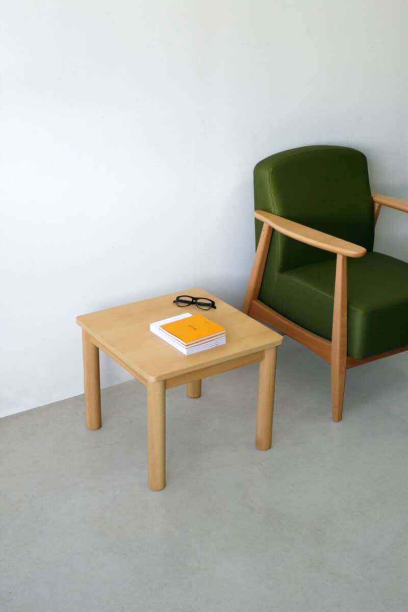 Kali Table - Waiting room