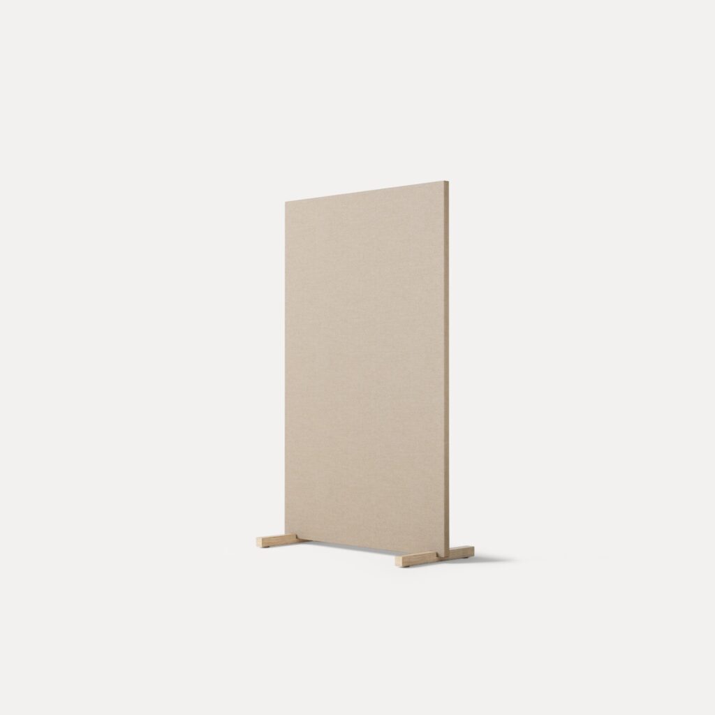 Gulvskærm Dezibel i beige, set skråt