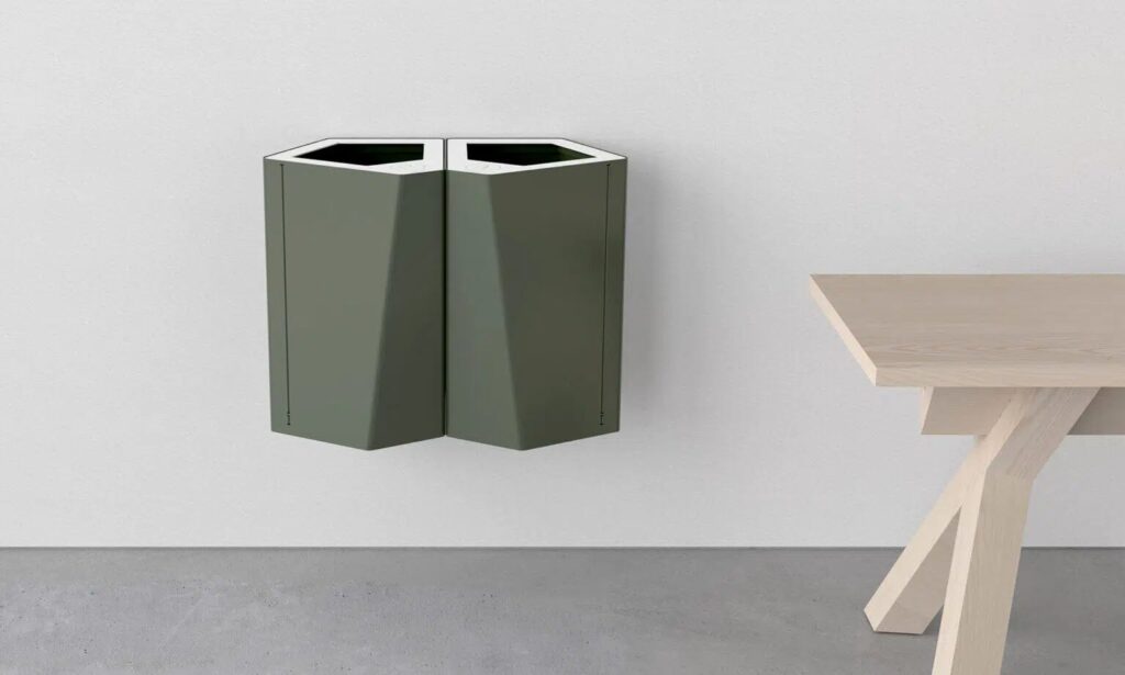 Papirkurv Kite Mini i Olive ved bord