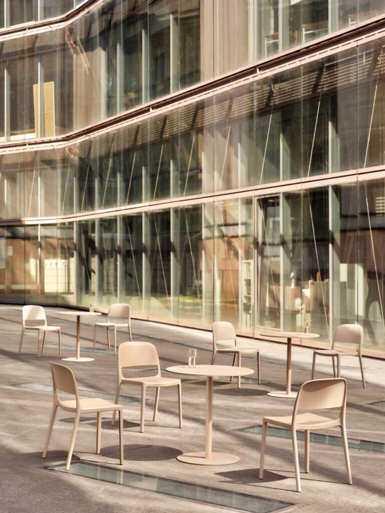 Udendørs cafébord Bolt – seating chair blendy ral1019 cafe table ral1019