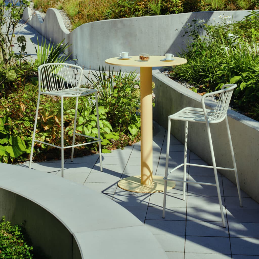 Udendørs højbord Bolt – seating outdoor stool bris ral1013