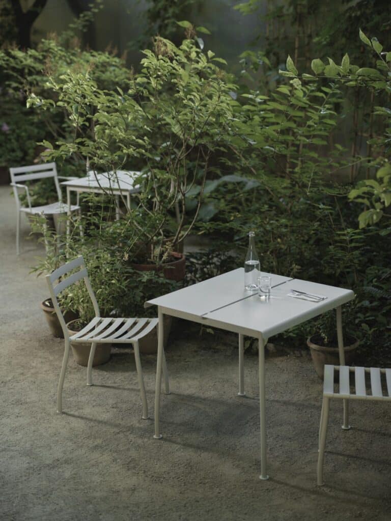 Udendørs cafébord Flaner – seating table outdoor ral7044
